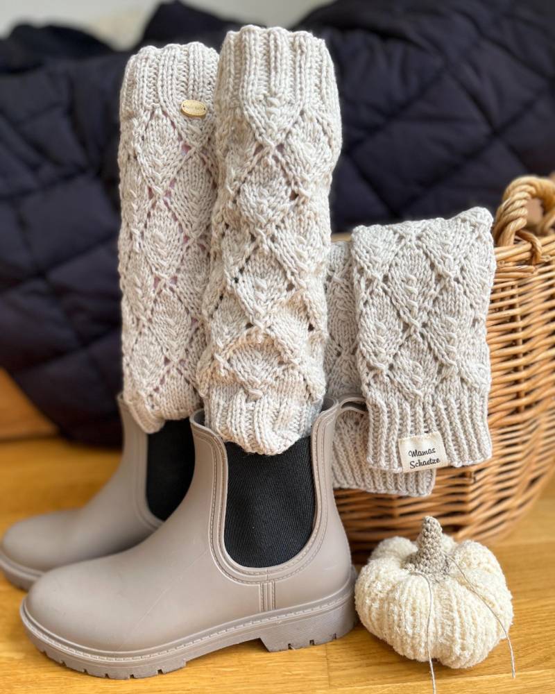 Beinstulpen Gestrickte Stulpen Mit Blättermuster Beinwärmer Wadenwärmer 30cm Lang Handgestrickt Für Erwachsenen Beige Grau Cremeweiß von MamaSchaetze