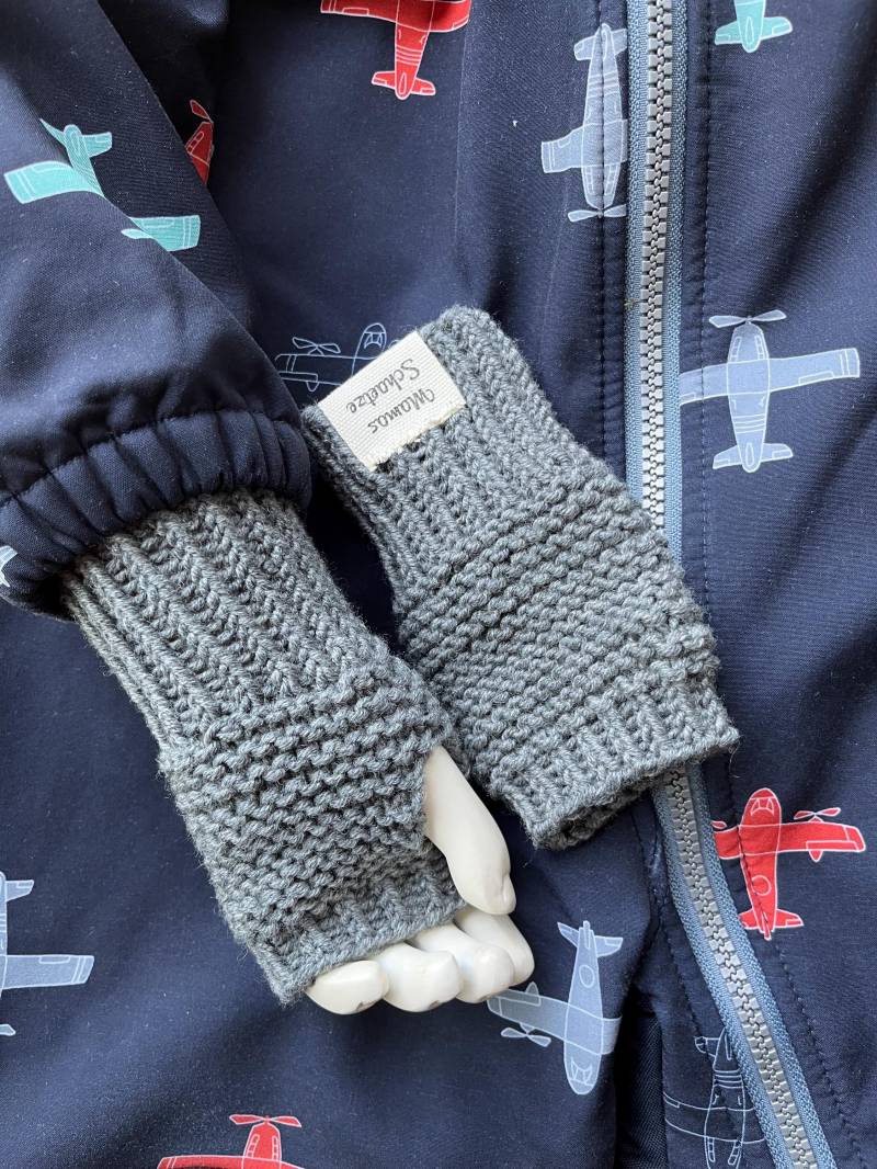 Kinder Armstulpen Handstulpen 2-5 Jahre Merinowolle Handgestrickt Mit Daumenloch Grau Rosa Grün Warme Wollstulpen Für Die Hände von MamaSchaetze