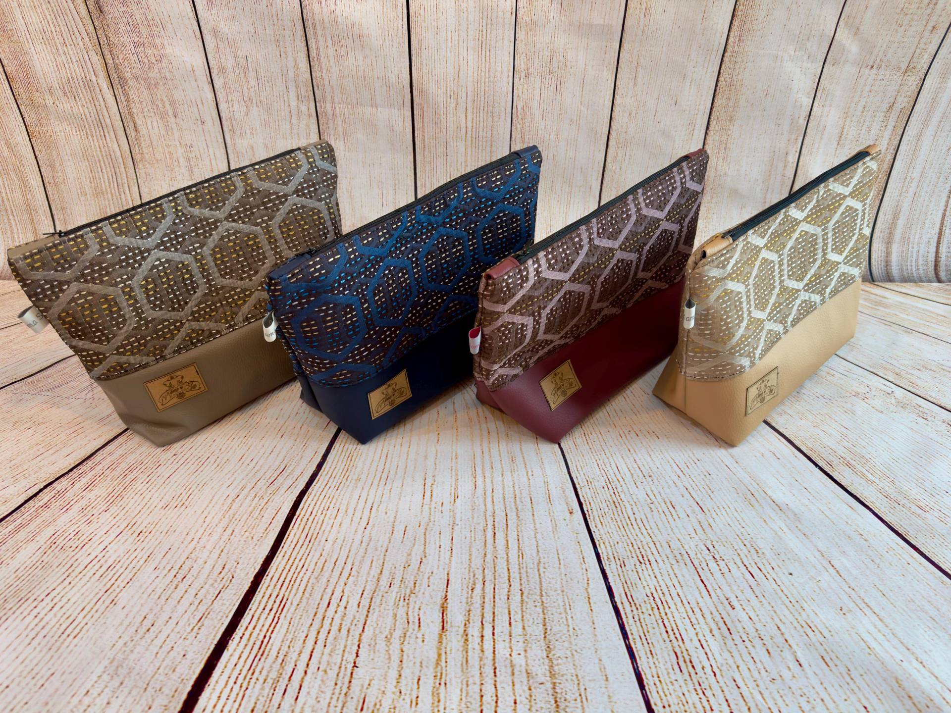 Kulturbeutel Mit 2 Innenfächern, Handgemacht, Kosmetiktasche, Waschtasche, Kulturtasche, Make-Up-Tasche von MamaSuFashion