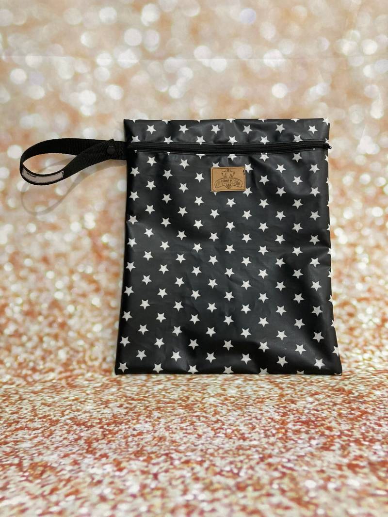 xl Wetbag Sterne Personalisierbar Handgemacht Windeltasche Nasstasche Wechseltasche Hygienebeutel Schwimmbadtasche Strandtasche Kulturbeutel xl Wetbag Sterne Personalisierbar Handgemacht Windeltasche Nasstasche Wechseltasche Hygienebeutel Schwimmbadtasche Strandtasche Kulturbeutel von MamaSuFashion
