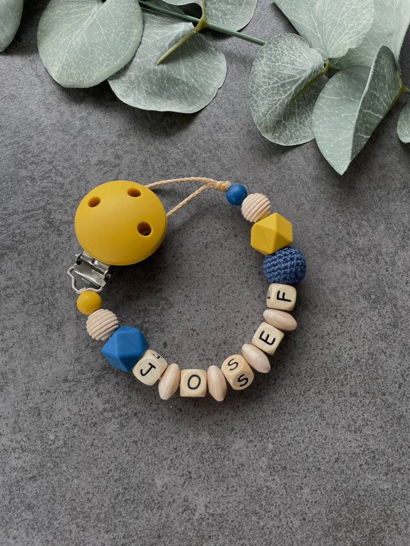 Schnullerkette Personalisiert Blau Senf Art.-Nr. 034 | Schnullerkettemit Namen Geschenk Zur Geburt Babyparty Taufe Schnullerkette Personalisiert Blau Senf Art.-Nr. 034 | Schnullerkettemit Namen Geschenk Zur Geburt Babyparty Taufe von MamaTraeume
