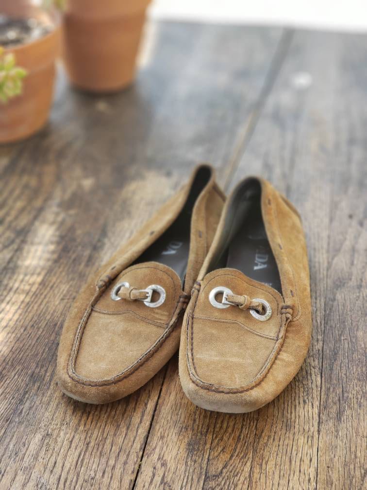 Prada Fahrschuhe Loafers Slip Ons Echte Vintage Ungetragen Prada Fahrschuhe Loafers Slip Ons Echte Vintage Ungetragen von MamaVava