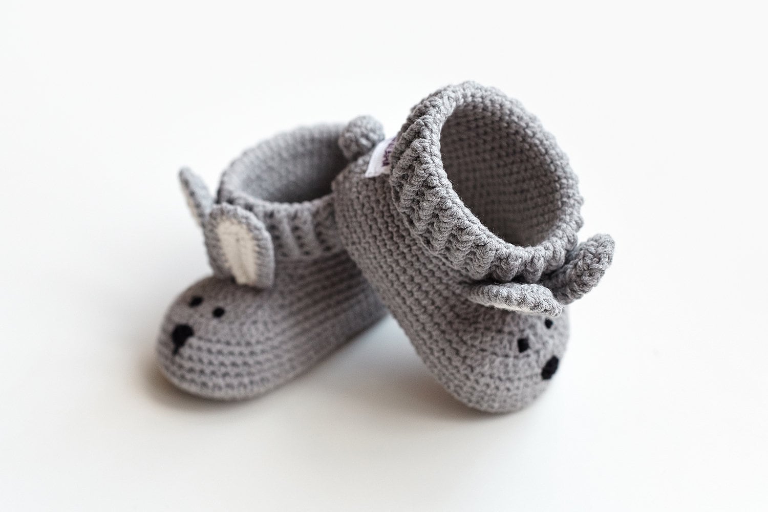 Neugeborenen Schuhe Geschenk Freund Schwangerschaft Grau Baby Tier Booties Bootie Bunny Häkeln Lustige Für Mama, Neue Mama Zu Sein von MamalamaKids