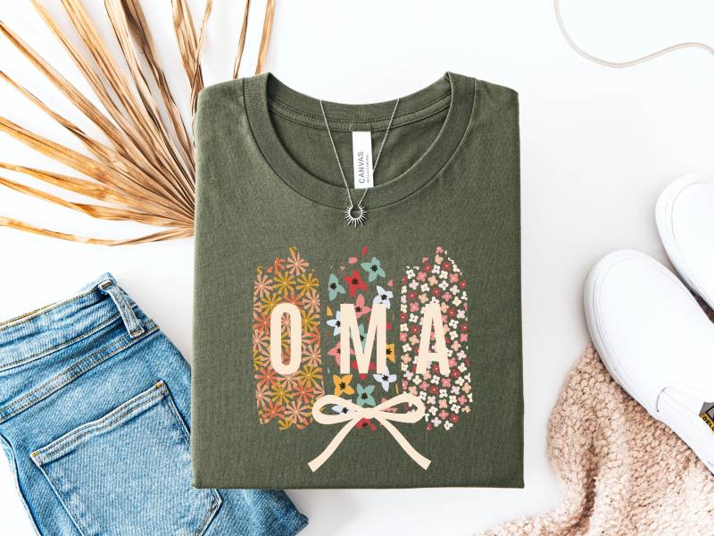 Oma-Geschenk Zum Muttertag Frauen-T-Shirt Muttertagsgeschenk Muttertags-Geschenke Geschenkidee Shirt Großmutter Geschenke Oma Geburtstag von MamasundMinis