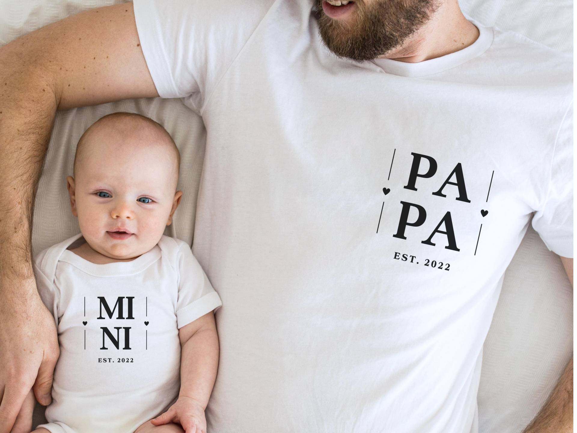 Personalisiertes Babygeschenk Babybody Partnerlook Geschenke Baby Geburtsgeschenk Personalisiert Body Geburt Geschenk-Personalisiert Personalisiertes Babygeschenk Babybody Partnerlook Geschenke Baby Geburtsgeschenk Personalisiert Body Geburt Geschenk-Personalisiert von MamasundMinis