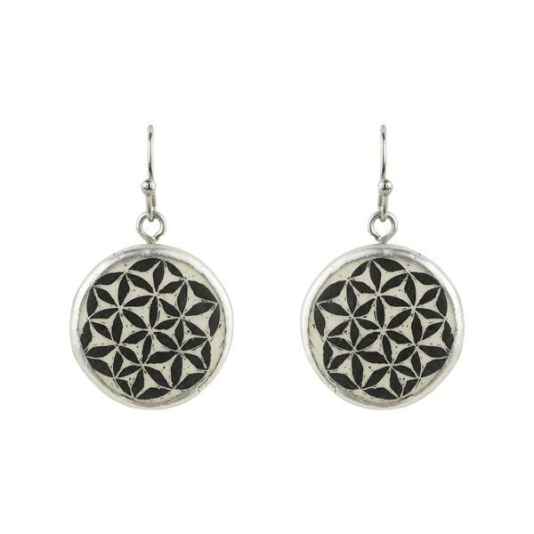 Mambu Design Upcycling Ohrringe - Flower of Life - Straußeneischmuck Mambu Design Upcycling Ohrringe - Flower of Life - Straußeneischmuck von Mambu Design