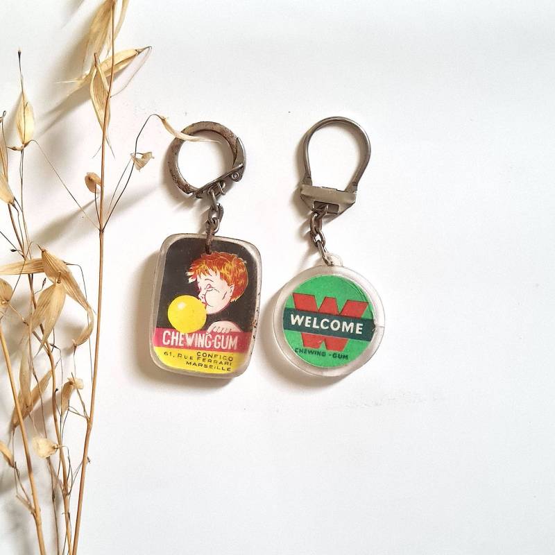 Vintage Schlüsselanhänger/Werbung Süßwaren Bonbons Kaugummi Alte Retro Kollektion Metall Kunststoff Willkommen Confico Biben Gum von MamieBrocante