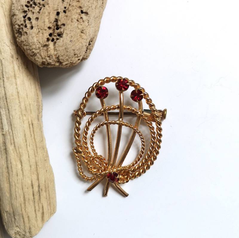 Vintage Schmuck Antike Brosche Mode Accessoire Gold Kleine Rote Steine 60Er Jahre Frankreich Handgefertigt Französisch Geschenk Flohmarkt Metall von MamieBrocante
