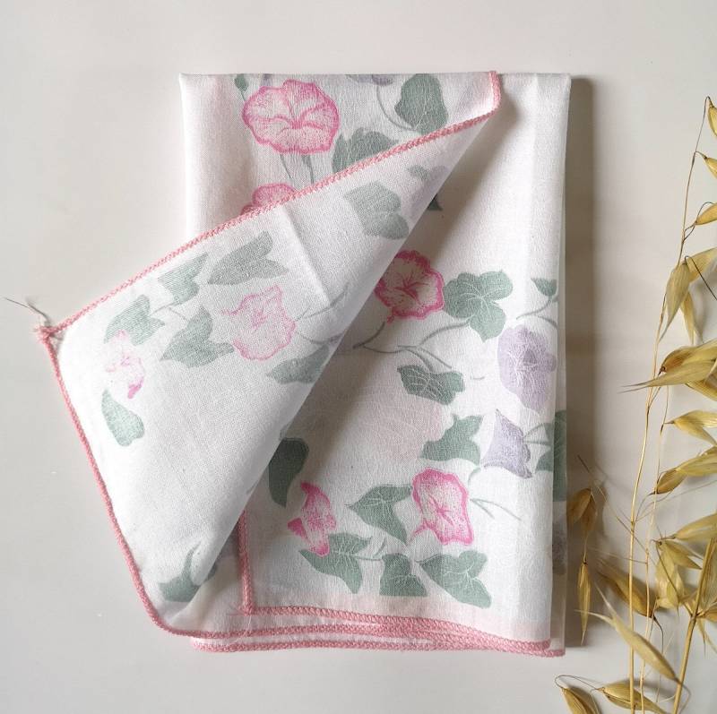 Vintage Taschentuch Baumwollstoff/Altes Accessoire/Waschbar/Blumendruck Efeu Blume Rosa Grün/Frankreich 70Er Jahre Langlebige Retro-Aussteuer von MamieBrocante