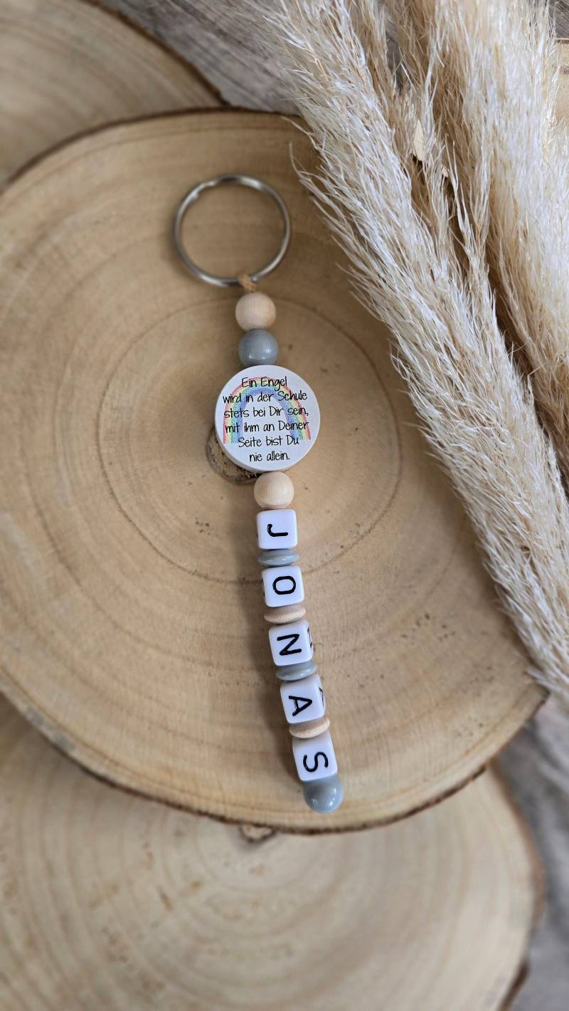 Personalisierter Schlüsselanhänger Zum Schulanfang | Schutzengel Schulkind L Mutmacher Für Die Einschulung Mädchen Und Jungen Personalisierter Schlüsselanhänger Zum Schulanfang | Schutzengel Schulkind L Mutmacher Für Die Einschulung Mädchen Und Jungen von MamiglueckByYvonne
