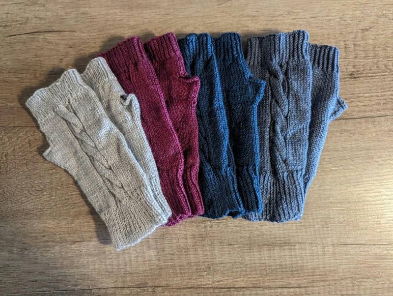 Armstulpen, Handstulpen, Pulswärmer, Stulpen, Gestrickt, Gestrickte Zopfstulpen, Gestrickt von MamikoHandarbeiten