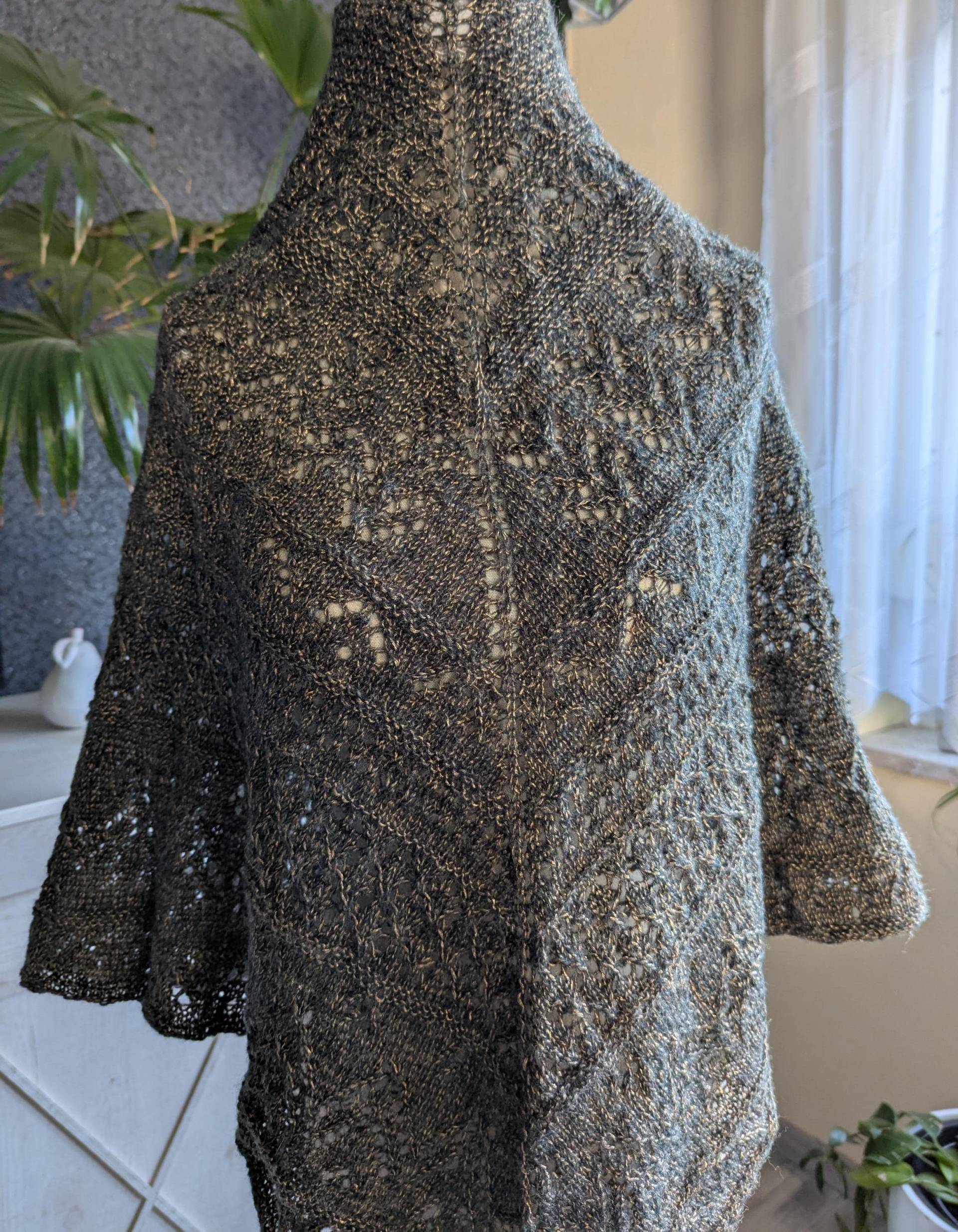 Stricktuch, Tuch, Schultertuch, Halstuch, Stola, Stricken, Schulterwärmer, Gestrickt, Handarbeit Stricktuch, Tuch, Schultertuch, Halstuch, Stola, Stricken, Schulterwärmer, Gestrickt, Handarbeit von MamikoHandarbeiten