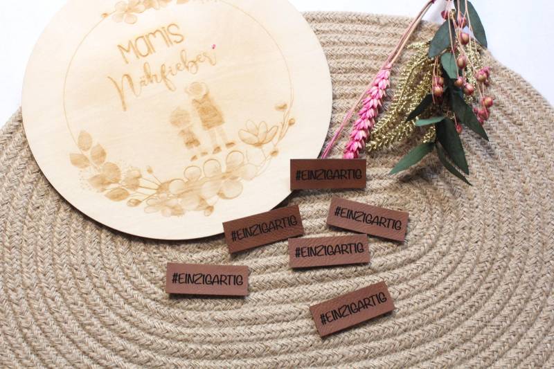 Lederlabel "#einzigartig" 2 X 5 cm Lederlabel "#einzigartig" 2 X 5 cm von MamisNaehfieber