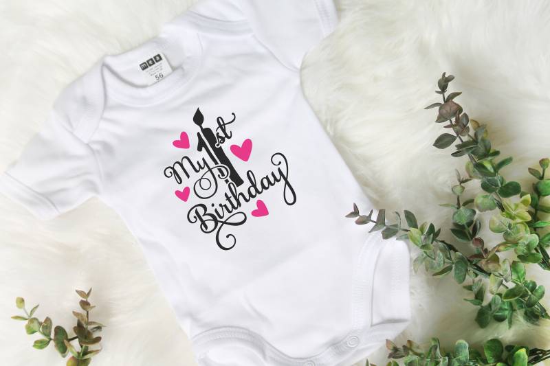 Plott, Bügelbild "My First Birthday" // Einfach Aufbügeln Verschiedene Farben Möglich Plott, Bügelbild "My First Birthday" // Einfach Aufbügeln Verschiedene Farben Möglich von Mamitoppi