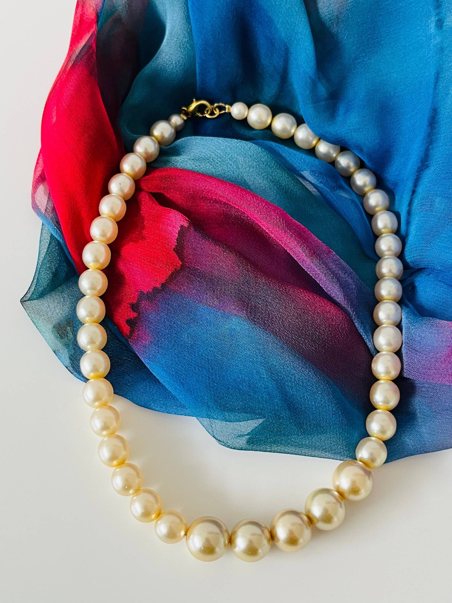 Kette, Perlenkette, Länge 41 cm, Perlen 6 Mm, 9 Mm Und 12 Verschluss Karabiner Vergoldet, Recycelt von MamosVintage