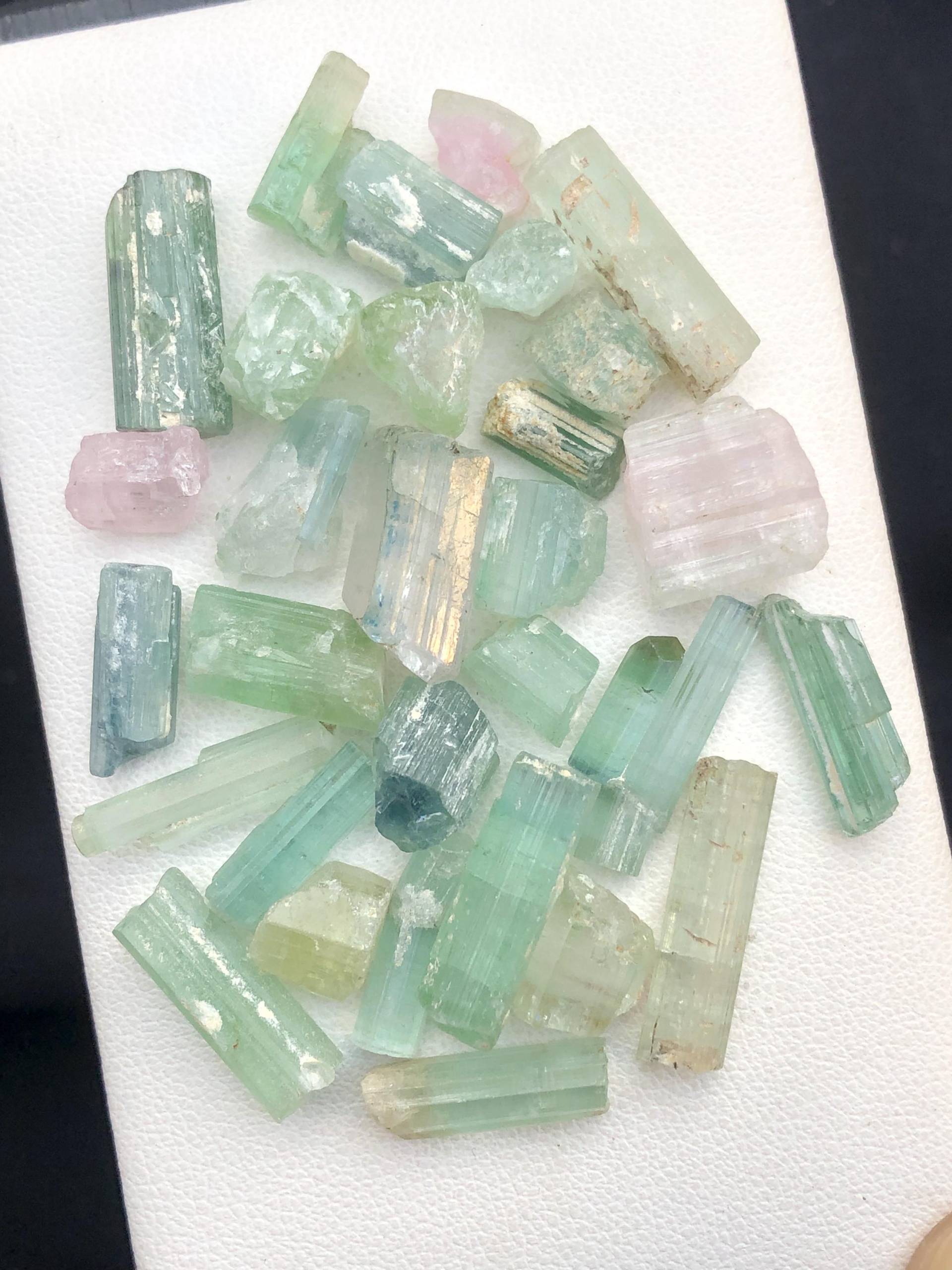 110 Karat Natürliche Hellgrüne Transparente Turmalinkristalle @ Afghanistan 110 Karat Natürliche Hellgrüne Transparente Turmalinkristalle @ Afghanistan von ManalGems
