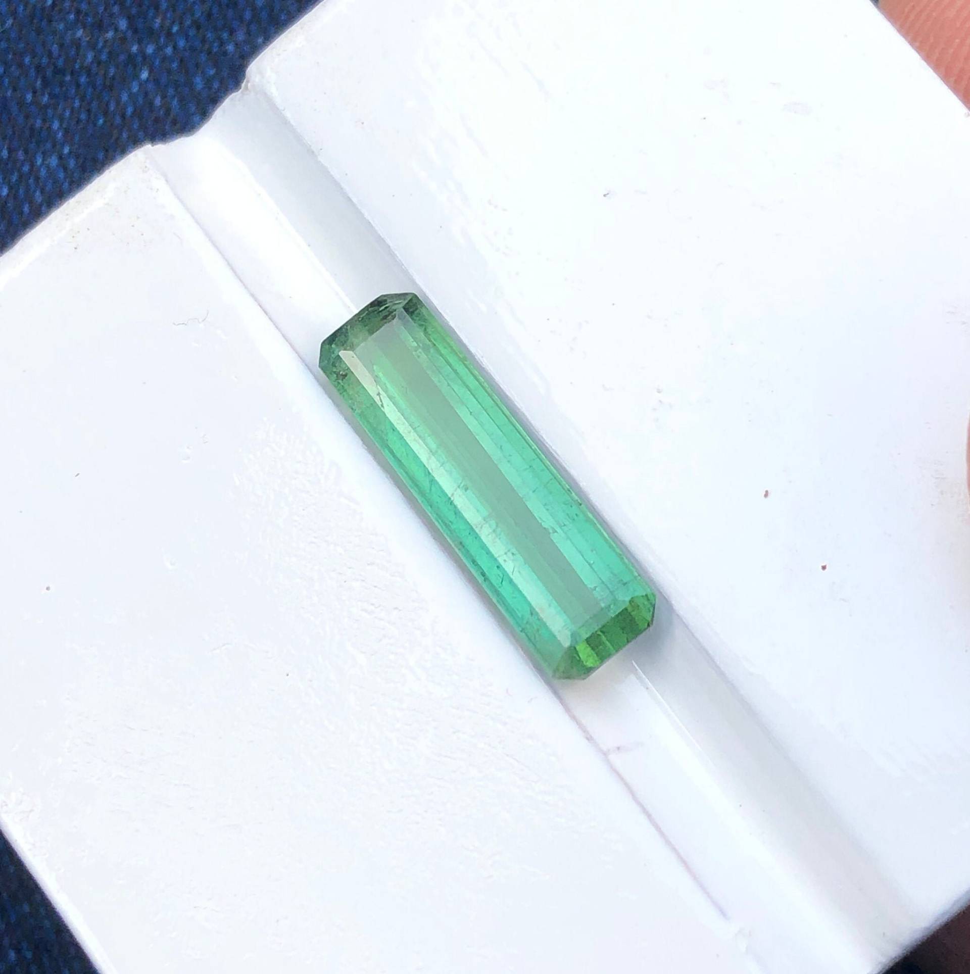 2.60 Cts Natürliche Grünliche Transparente Turmalin Edelstein - Afghanistan 2.60 Cts Natürliche Grünliche Transparente Turmalin Edelstein - Afghanistan von ManalGems