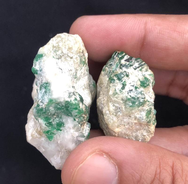 245 Cts Natürliche Zwei Grünliche Smaragd Specimens @ Swat Pakistan von ManalGems