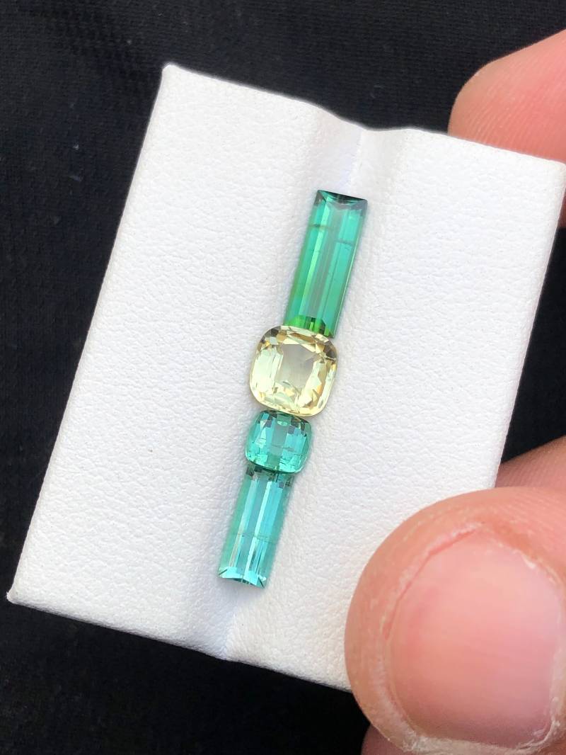 3.90 Cts Wunderschöne Multi Farben Turmalin Edelsteine @ Afghanistan 3.90 Cts Wunderschöne Multi Farben Turmalin Edelsteine @ Afghanistan von ManalGems