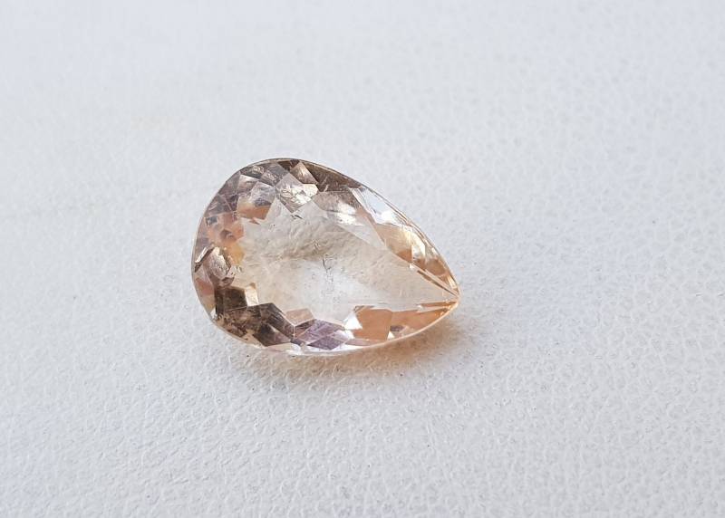 6, 20 Cts Natürlicher Birnenförmiger Hellbräunlicher Transparenter Topas-Edelstein 6, 20 Cts Natürlicher Birnenförmiger Hellbräunlicher Transparenter Topas-Edelstein von ManalGems