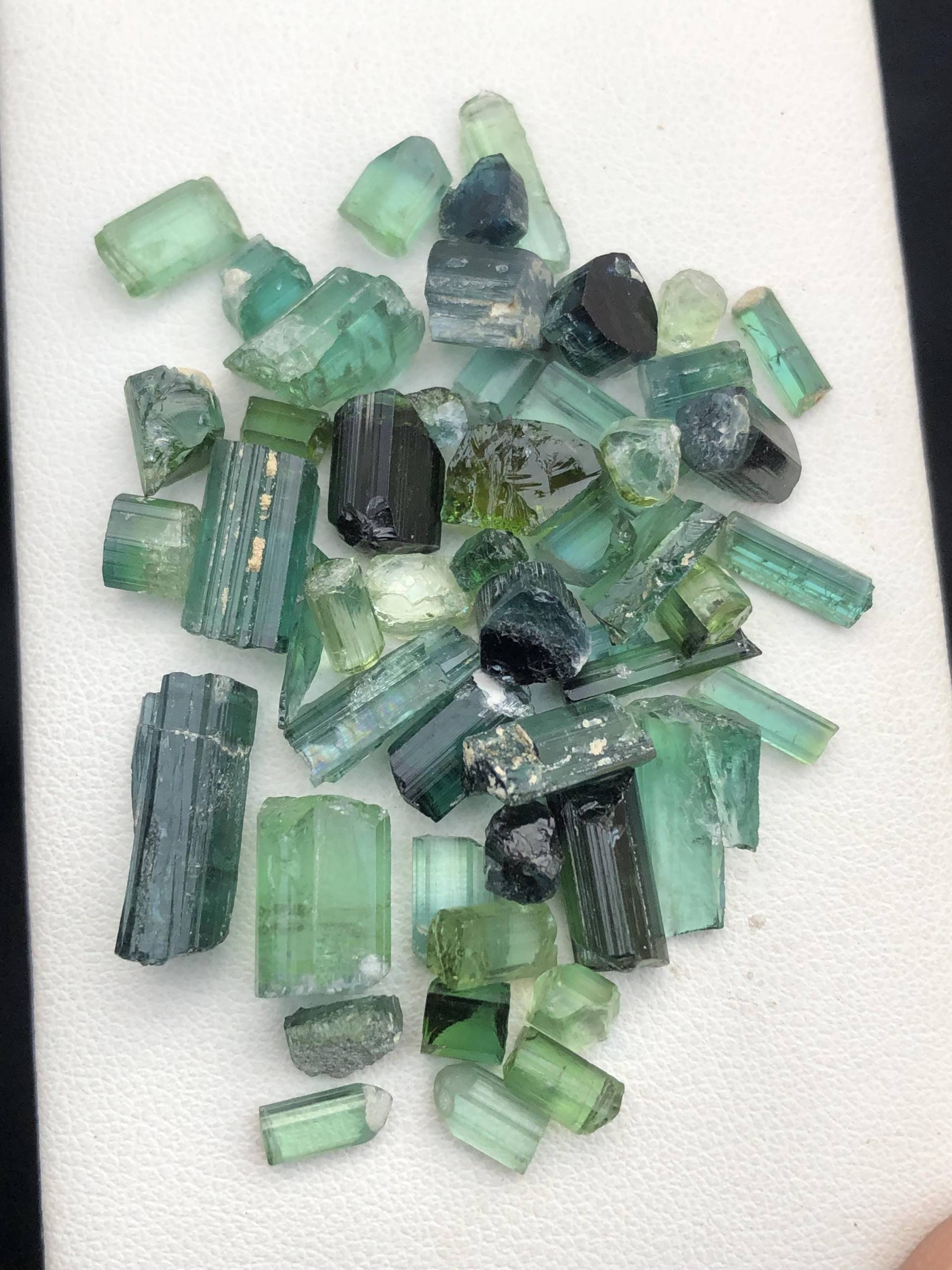 70 Cts Natürliche Blaue Und Grüne Transparente Turmalinkristalle @ Afghanistan 70 Cts Natürliche Blaue Und Grüne Transparente Turmalinkristalle @ Afghanistan von ManalGems