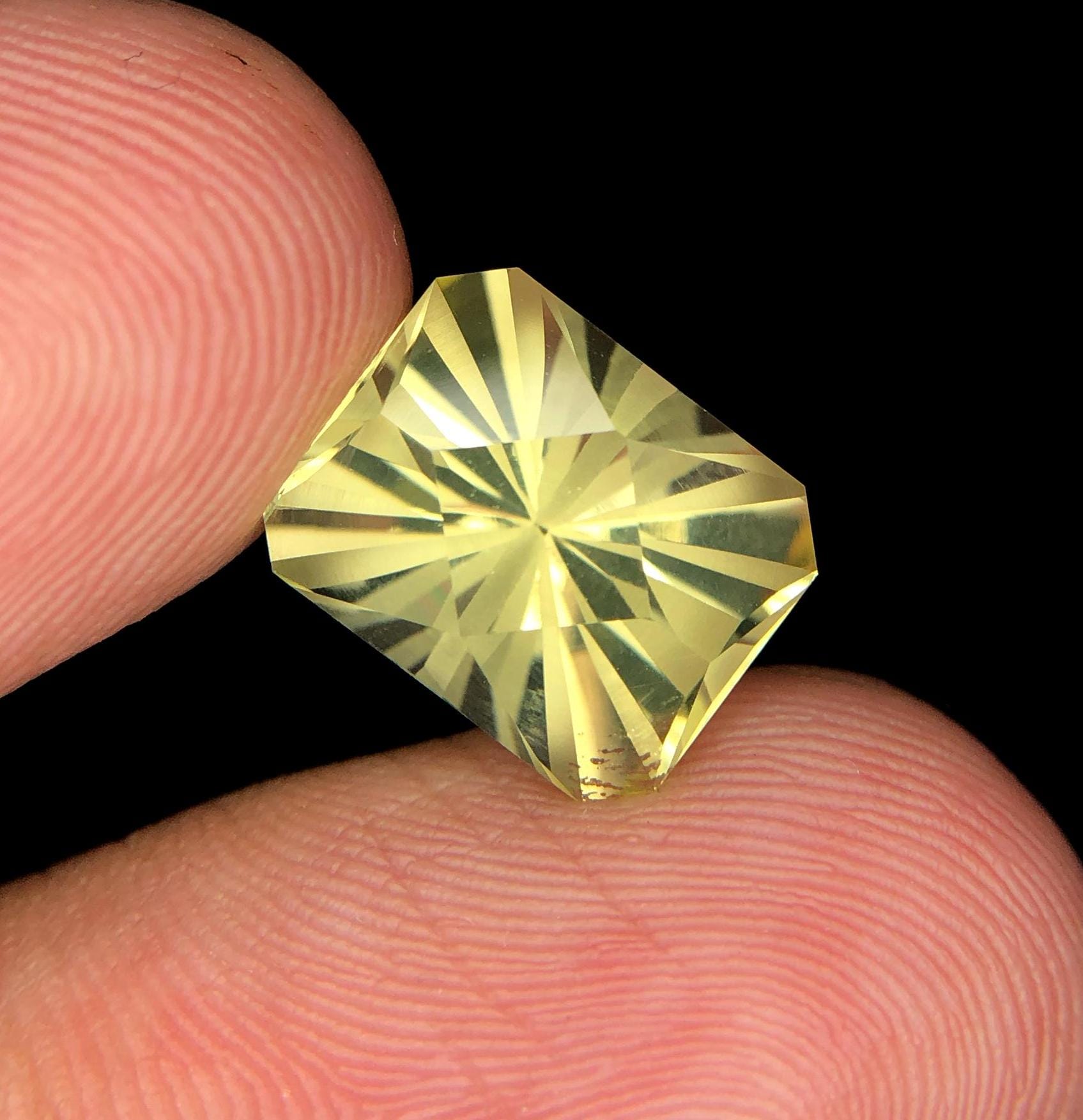 Wunderschöner Fancy Cut Lemon Quarz Mit 8, 45 Karat von ManalGems