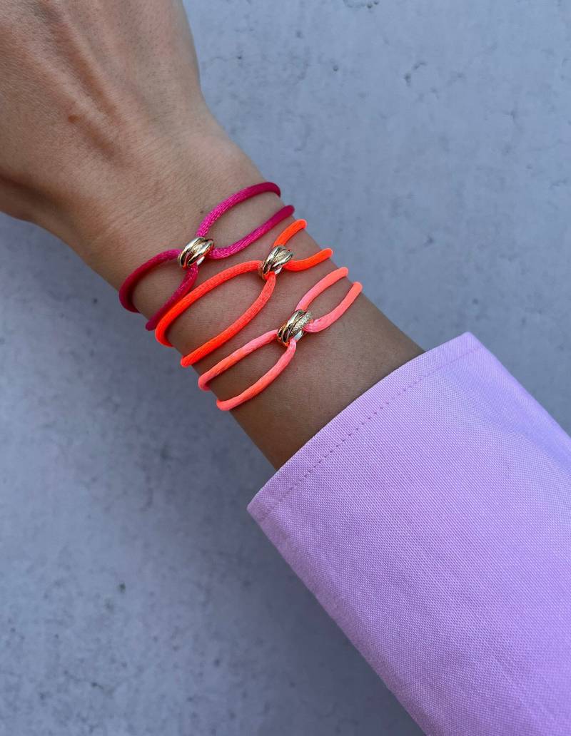 Armband "Bond" Rosa Edition/Gold Perle Anhänger Charm Bunt Damen Glücksbringer von ManaoStudioShop