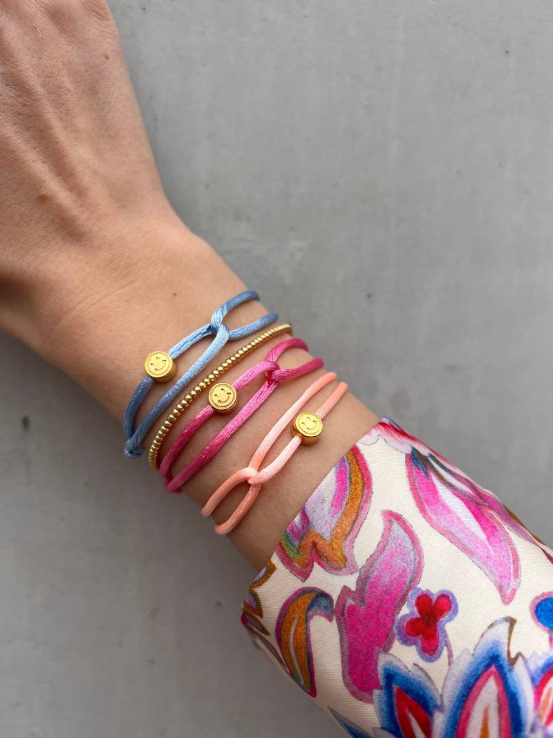 Armband Smiley/Gold Pastell Anhänger Charm Bunt Damen Glücksbringer von ManaoStudioShop