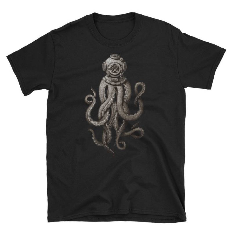 Befreien Sie Den Kraken, Octopus Battles Deep Sea Scuba Diver, Kraken Angriffe Taucher Helm Kurzarm Unisex T-Shirt Befreien Sie Den Kraken, Octopus Battles Deep Sea Scuba Diver, Kraken Angriffe Taucher Helm Kurzarm Unisex T-Shirt von ManbirdDesign