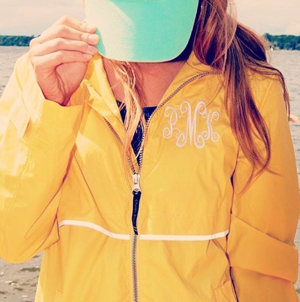 Wasserdichte Regenjacke Mit Monogramm Damen New Englander Style von MandRMonograms
