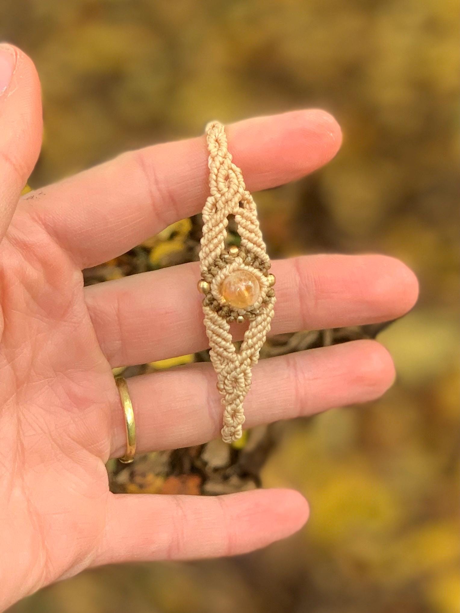 Makramee Armband Citrin Perle Schutzheilstein Solarplexus Boho/Hippie Schmuck Mit Edelstein Heilstein von MandalaArtisanShop