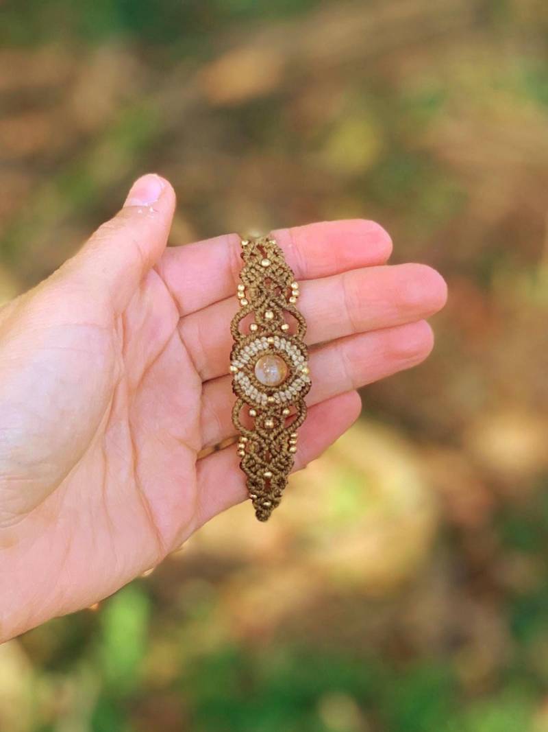 Makramee Armband Citrin Perle Schutzheilstein Solarplexus Chakra Boho/Hippie Verschnörkeltes Olivgrün Makramee Armband Citrin Perle Schutzheilstein Solarplexus Chakra Boho/Hippie Verschnörkeltes Olivgrün von MandalaArtisanShop