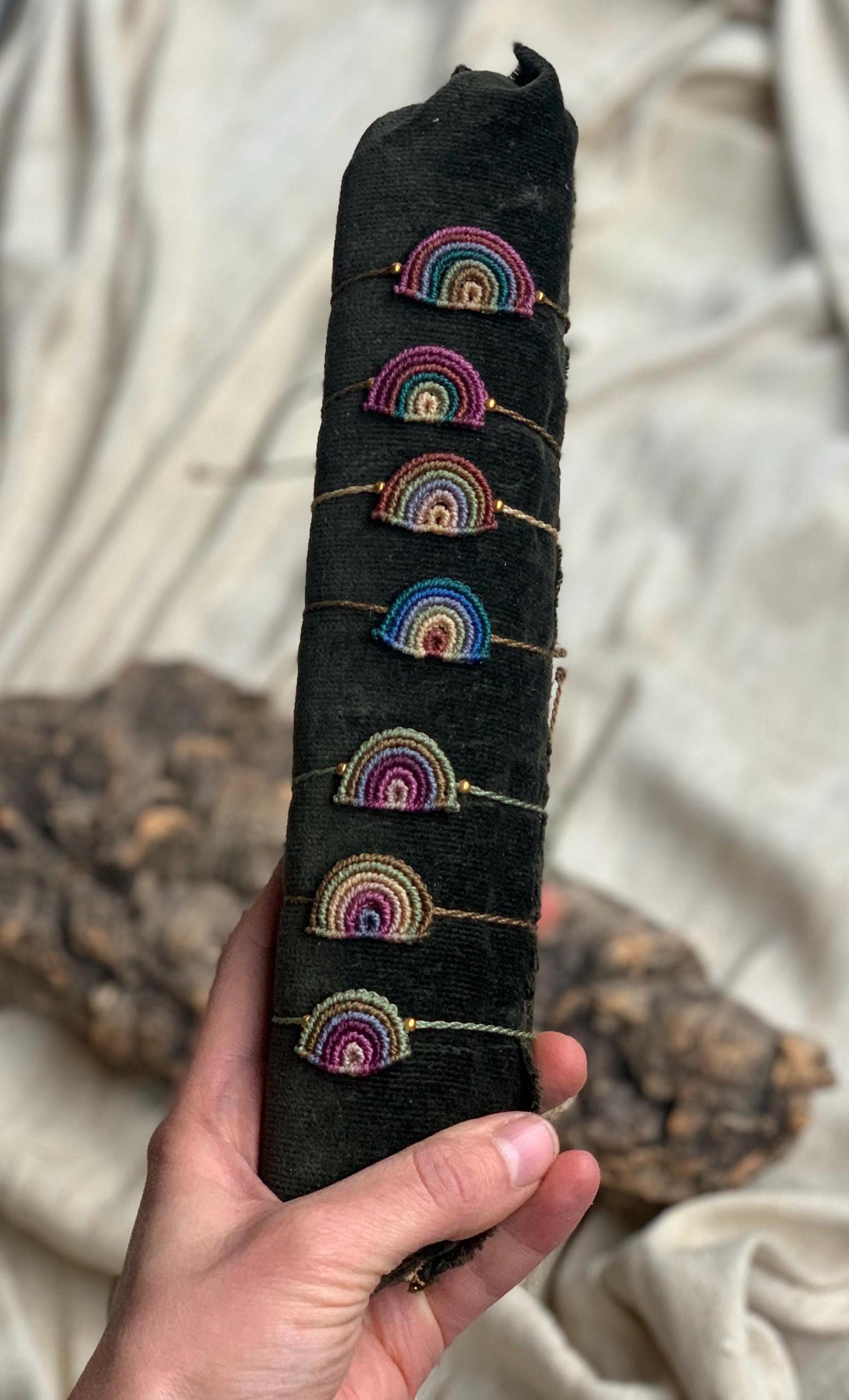 Makramee Armband Für Kinder Regenbogen Bunt Makramee Armband Für Kinder Regenbogen Bunt von MandalaArtisanShop