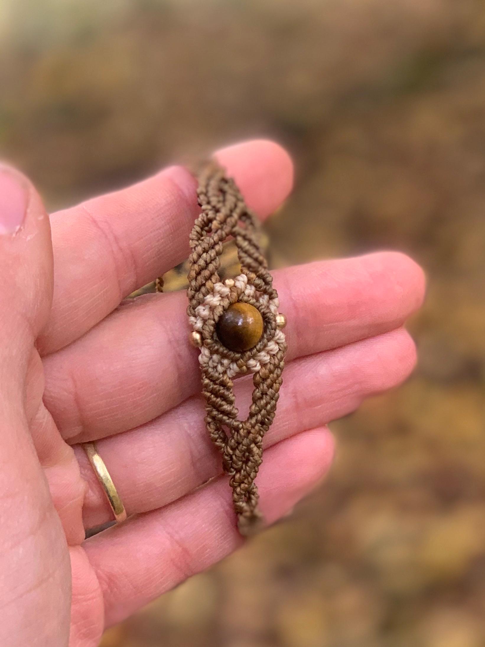 Makramee Armband Tigerauge Perle Kraft Heilstein Boho/Hippie Schmuck Mit Edelstein Braun von MandalaArtisanShop