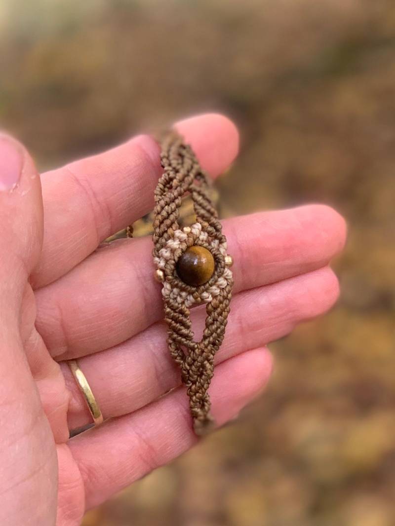 Makramee Armband Tigerauge Perle Kraft Heilstein Boho/Hippie Schmuck Mit Edelstein Braun Makramee Armband Tigerauge Perle Kraft Heilstein Boho/Hippie Schmuck Mit Edelstein Braun von MandalaArtisanShop