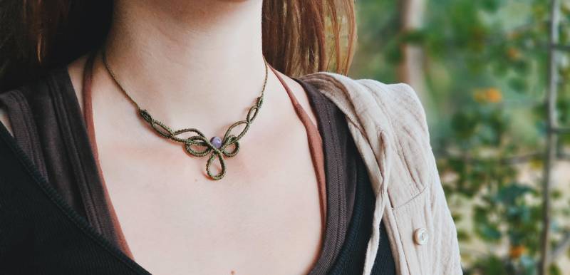 Verschlungene Makramee Kette Mit Amethyst Perle Grün Geknüpfte Makramee-Kette von MandalaArtisanShop