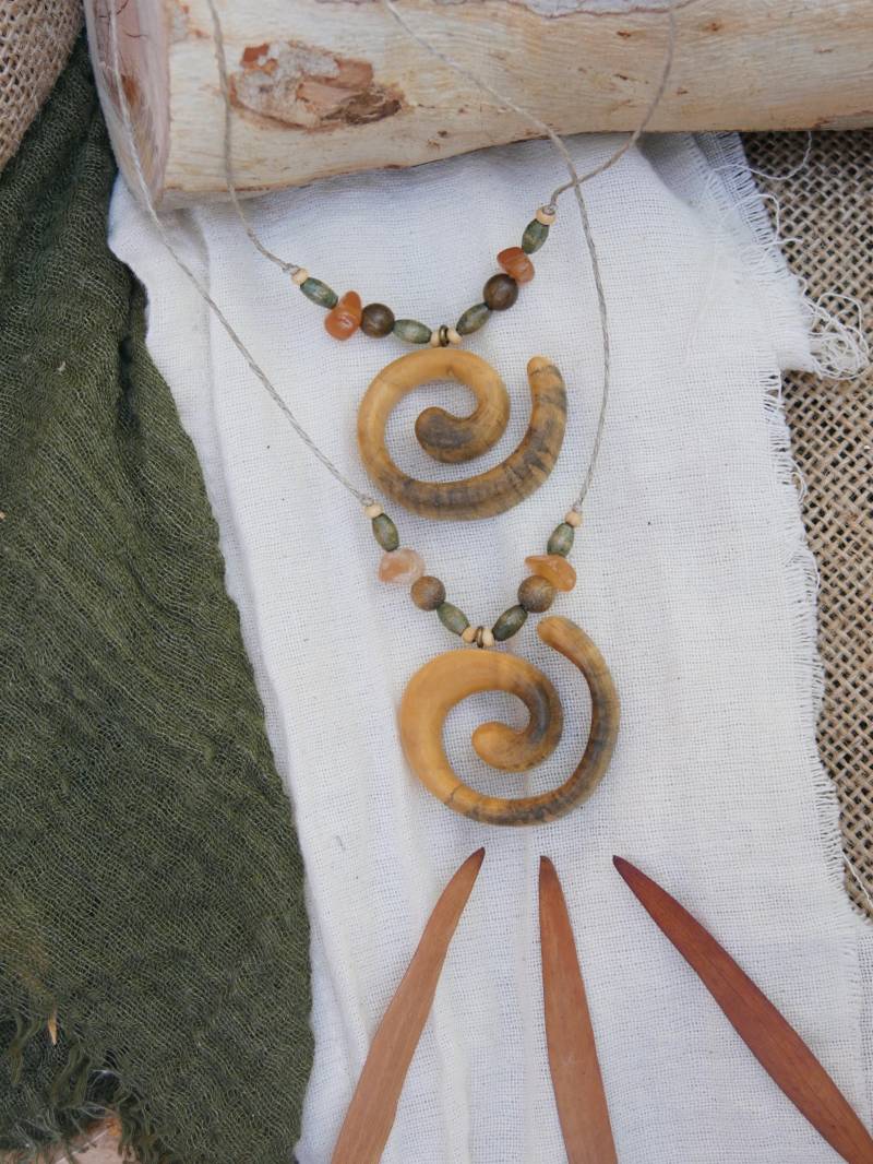 Holzspiralen, Partnerketten, Handgemachter Holzschmuck, Geschnitzt von MandalaEarth