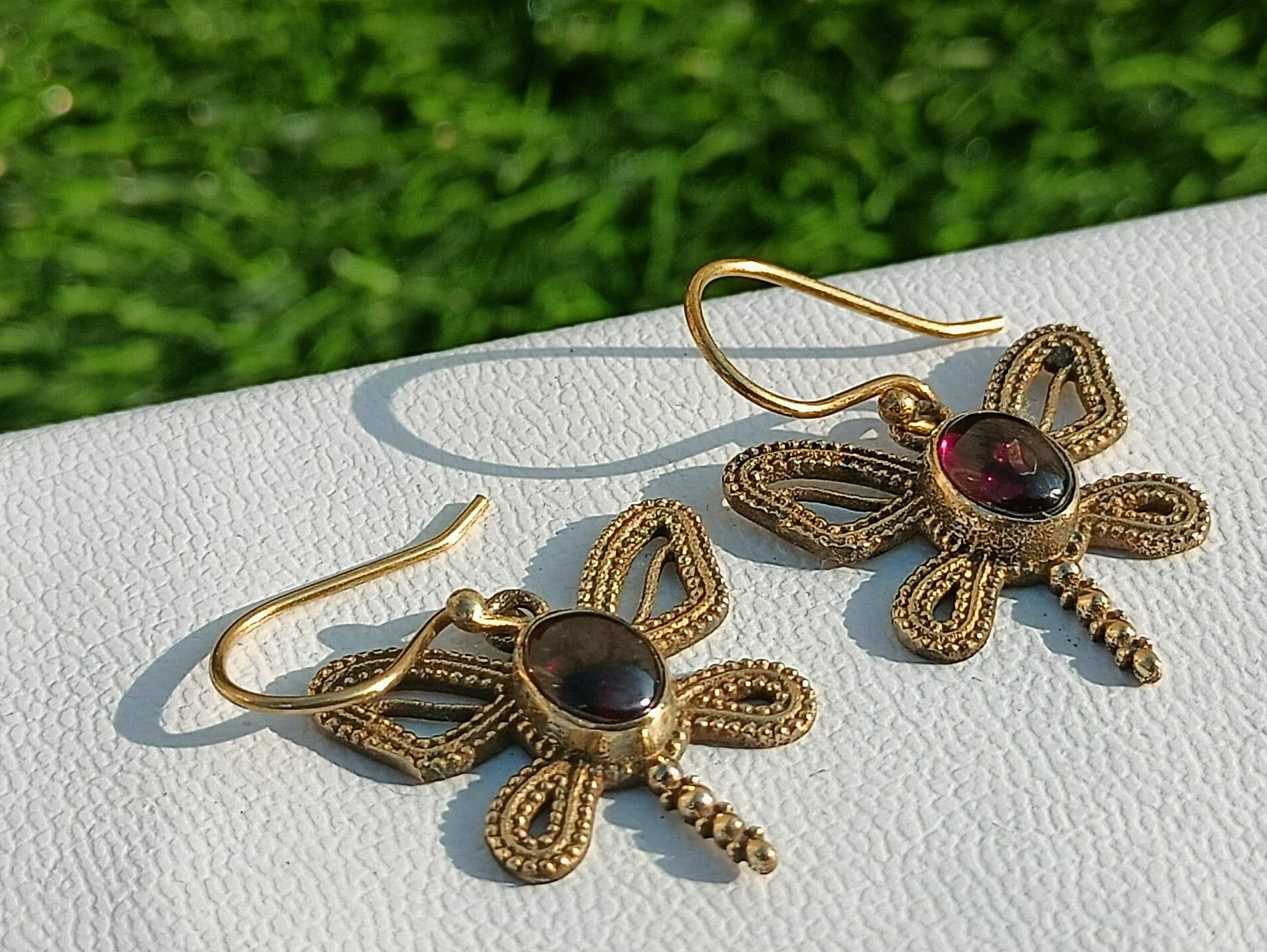 Vergoldete Vintage Schmetterlinge Natürliche Granat Ohrringe, Rote Baumeln Tropfen Geschenkartikel Vergoldete Vintage Schmetterlinge Natürliche Granat Ohrringe, Rote Baumeln Tropfen Geschenkartikel von Mandaljewelryshop