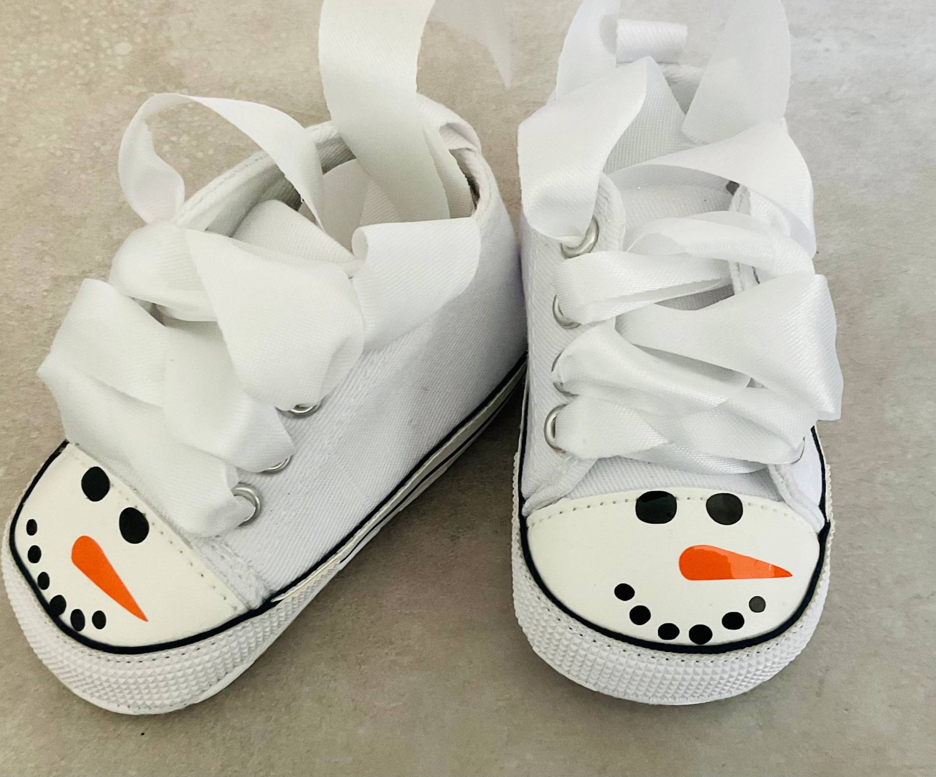 Baby Schuhe, High Top Babywalks, Schneemann Tops, Shower Geschenk, Weihnachtsschuhe, Unisex Babyschuhe von MandandMe