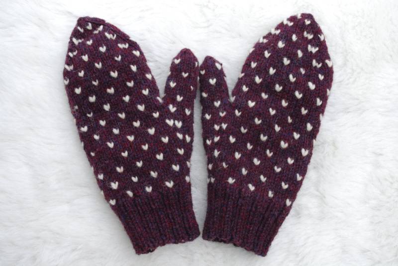 Mulberry Thrummed Handschuhe in Erwachsenengrößen Erhältlich von MandasMittens