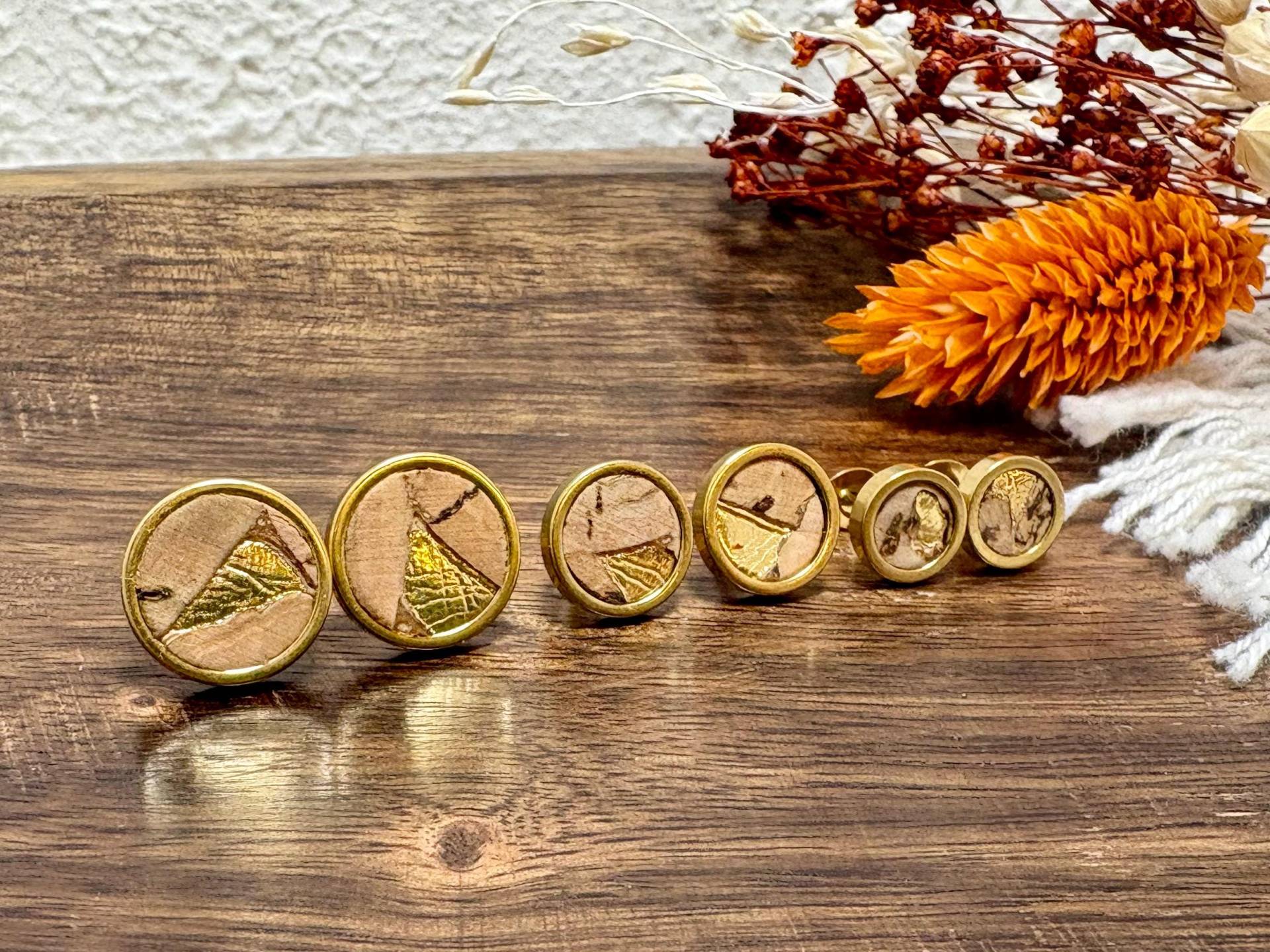 Kork-Ohrstecker Natur Mit Gold-Highlights, Edelstahl, Hypoallergen, Wasserfest, Ohrschmuck Aus Echtem Kork, Vegan, Ohrstecker Blattgold von MandragoraManvfctry