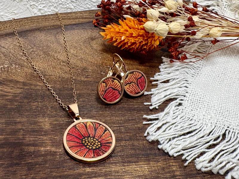 Kork-Schmuckset Kette + Ohrringe, Edelstahl 18K Rosé Vergoldet Hypoallergen, Floraler Print, Großer Anhänger, Hänge-Ohrringe von MandragoraManvfctry