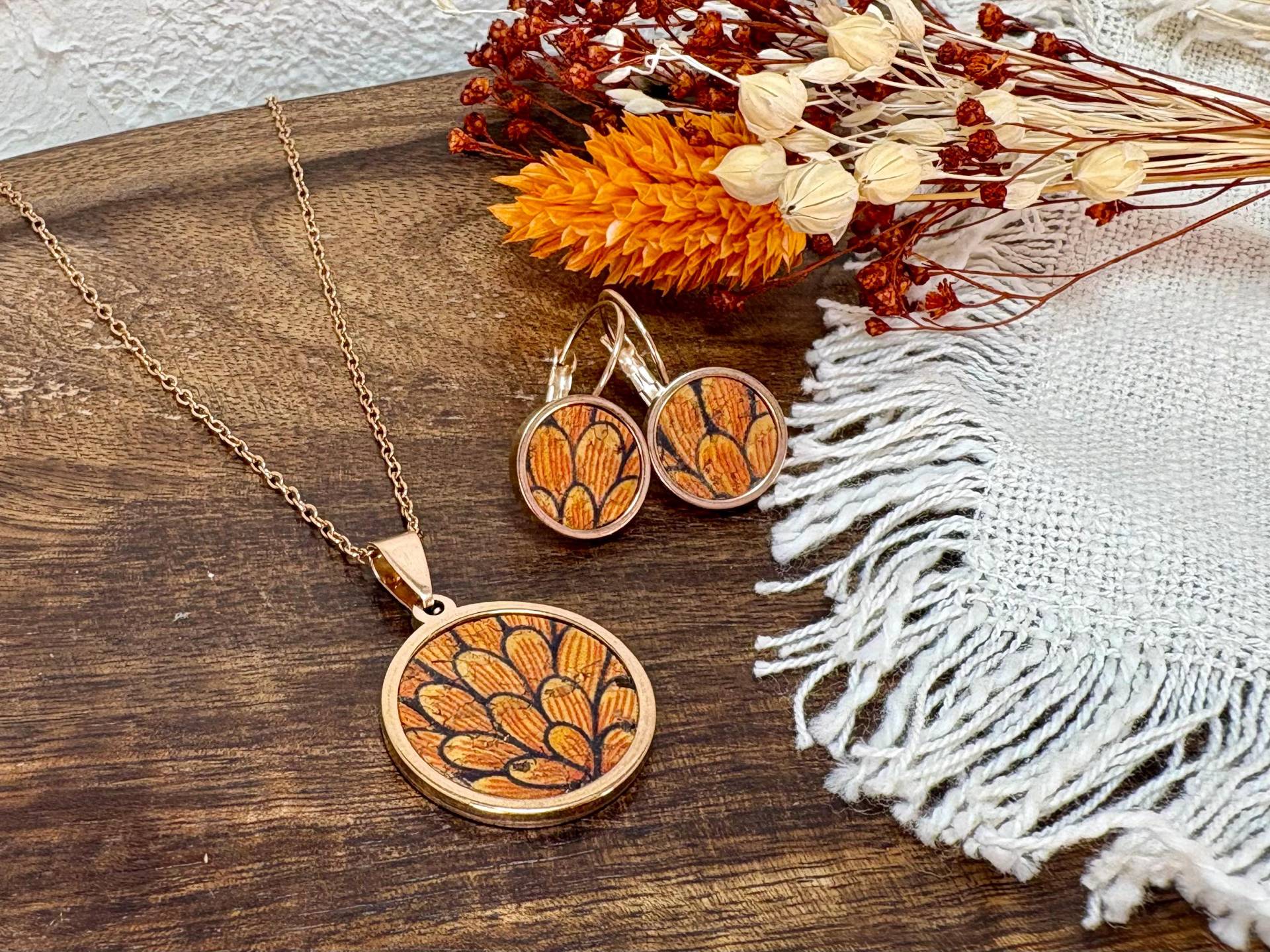 Kork-Schmuckset Kette + Ohrringe Blüte Gelb, Edelstahl 18K Vergoldet Hypoallergen, Floraler Print, Großer Anhänger, Hänge-Ohrringe von MandragoraManvfctry