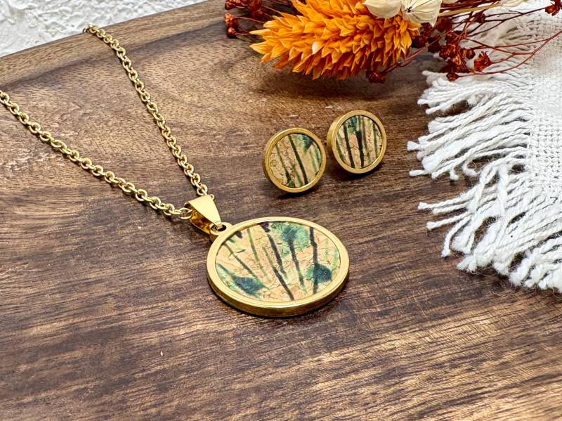 Kork-Schmuckset Kette + Ohrstecker, Edelstahl 18K Vergoldet Hypoallergen, Floraler Print, Großer Anhänger, Große Grün Marmoriert von MandragoraManvfctry