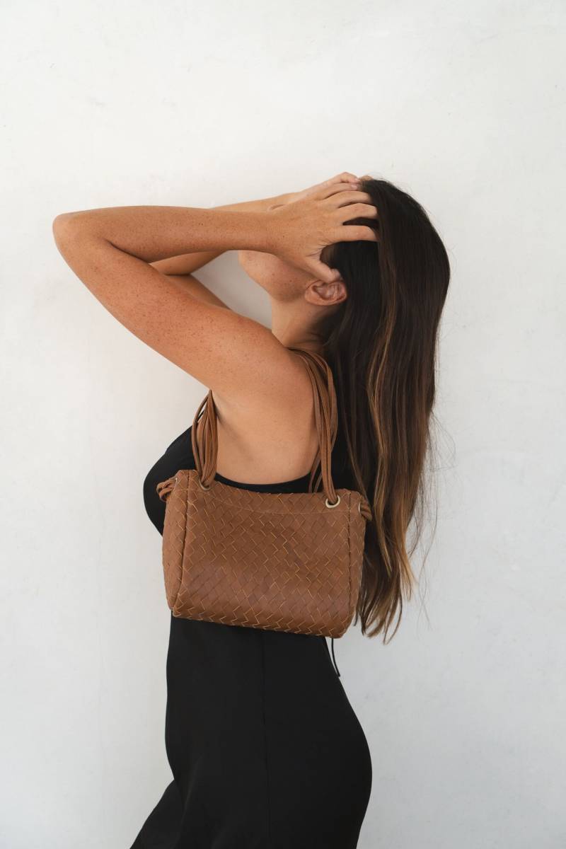Gewebte Tan Leder Schulter Crossbody Bag Multiway Design Gewebte Tan Leder Schulter Crossbody Bag Multiway Design von MandrnStudio