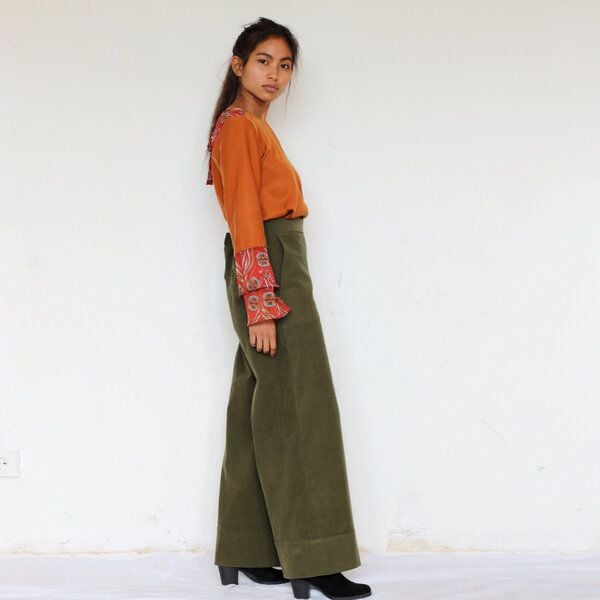 ManduTrap Ausgestellte Hose aus Cord/ Biobaumwolle kbA in blau oder grün von ManduTrap