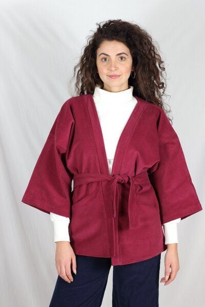 ManduTrap Elegante Kimonojacke Dolma aus Biobaumwolle – Cord in Grün, Blau oder Berry mit Gürtel und Taschen von ManduTrap