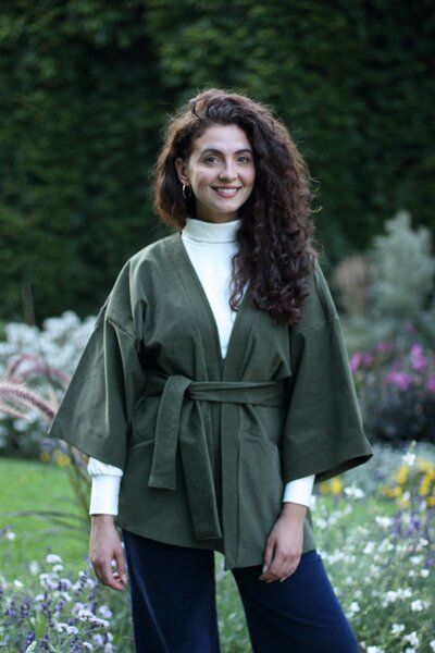 ManduTrap Elegante Kimonojacke aus Biobaumwolle – Cord in Grün, Blau oder Berry mit Gürtel und Taschen von ManduTrap