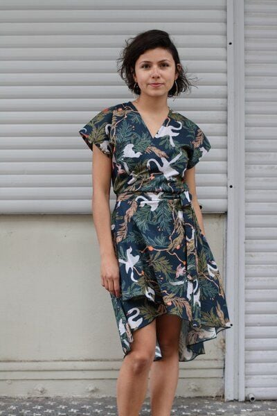 ManduTrap Wickelkleid Feline aus Bio-Baumwolle (kbA) mit Schwanenmuster - Nachhaltiges Sommerkleid von ManduTrap