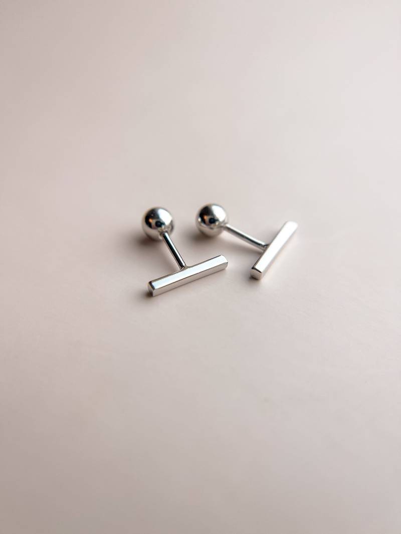 Kleine Moderne Silber Ohrstecker // 18K Gefüllt Ohrringe Schlafen in Schraubverschlüsse Moderner Boho Schmuck Halbmond von MandyEllenDesign